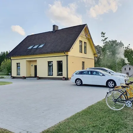 Viesu māja Priedes *